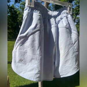 lululemon athletica Sz 4 Hotty Hot Run Shorts 4” Inseam High Rise Light Purple